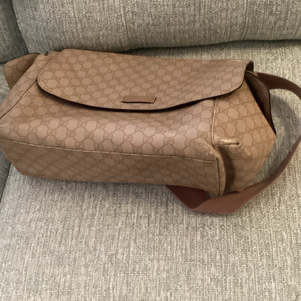 Gucci Tan Monogram Messenger Bag - Picture 3 of 6